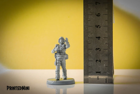 Spaceborn Defender Saviour - 3D Printed Miniature - Sci-Fi Miniature - D&D- Papsikel