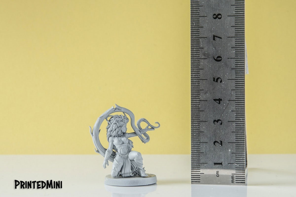 Driad - 3D Printed Miniature - Fantasy Miniature - Tabletop Miniature - D&D - RN Estudio